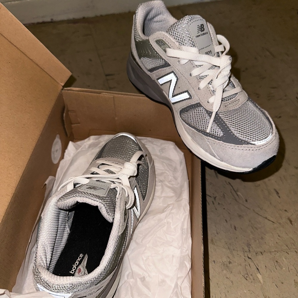 New Balance 990v5